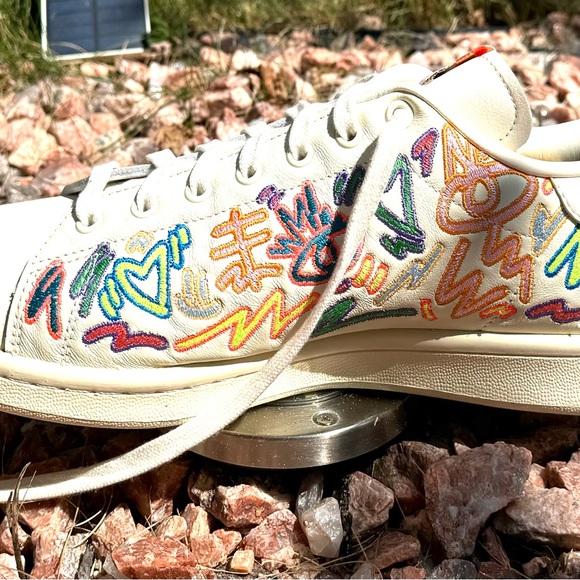 Adidas - Picture 8 of 14